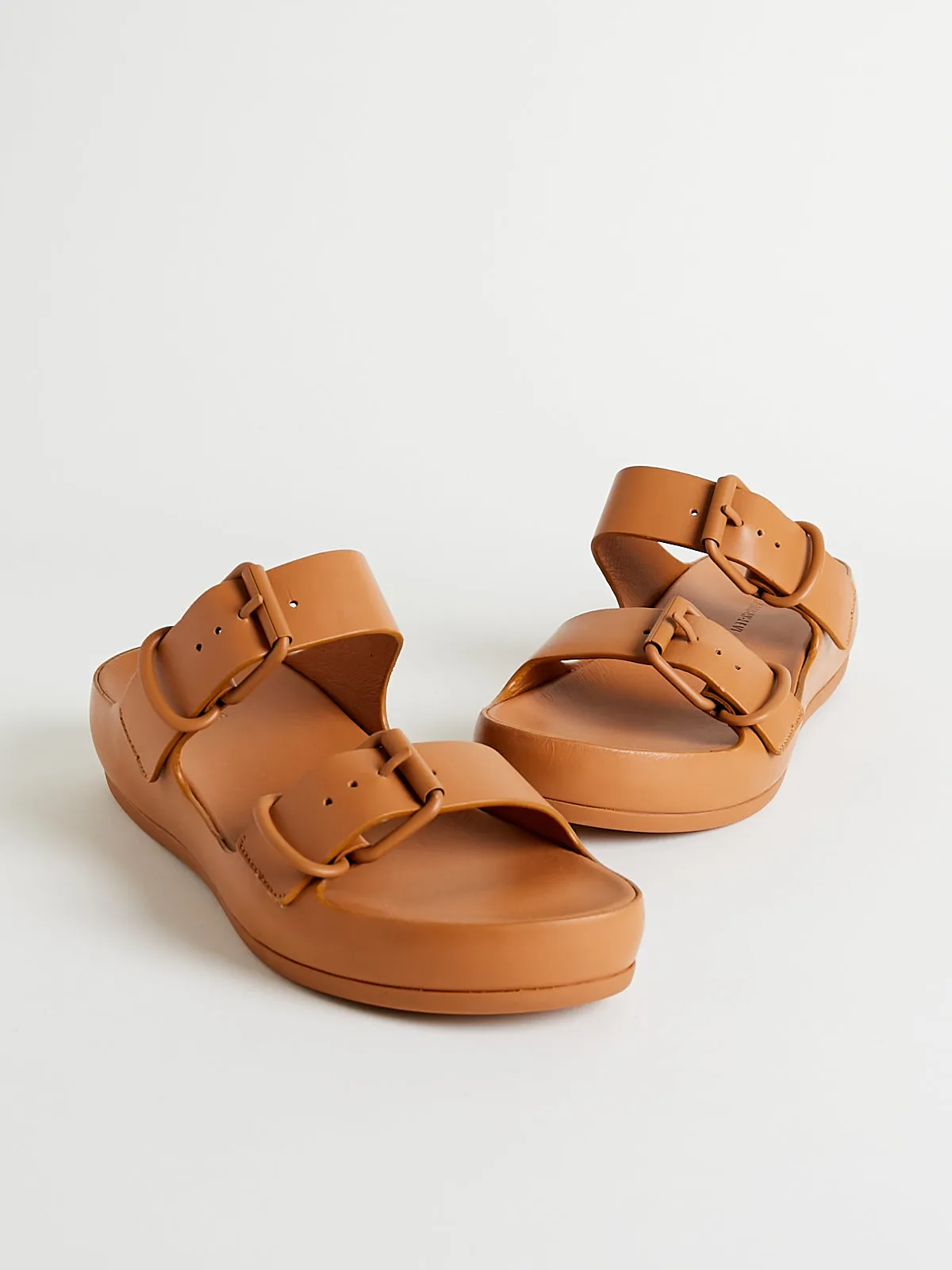 Levi Sandal in Tan
